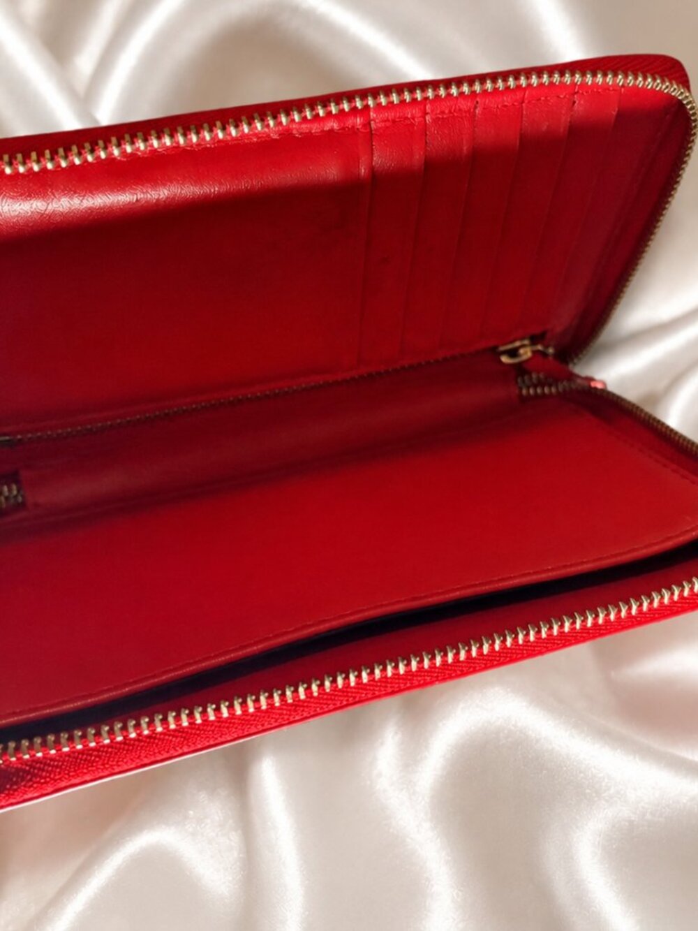 Marc Jacobs Red Patent Leather Heart Zip Around Wristlet Wallet - Picture 5 of 8